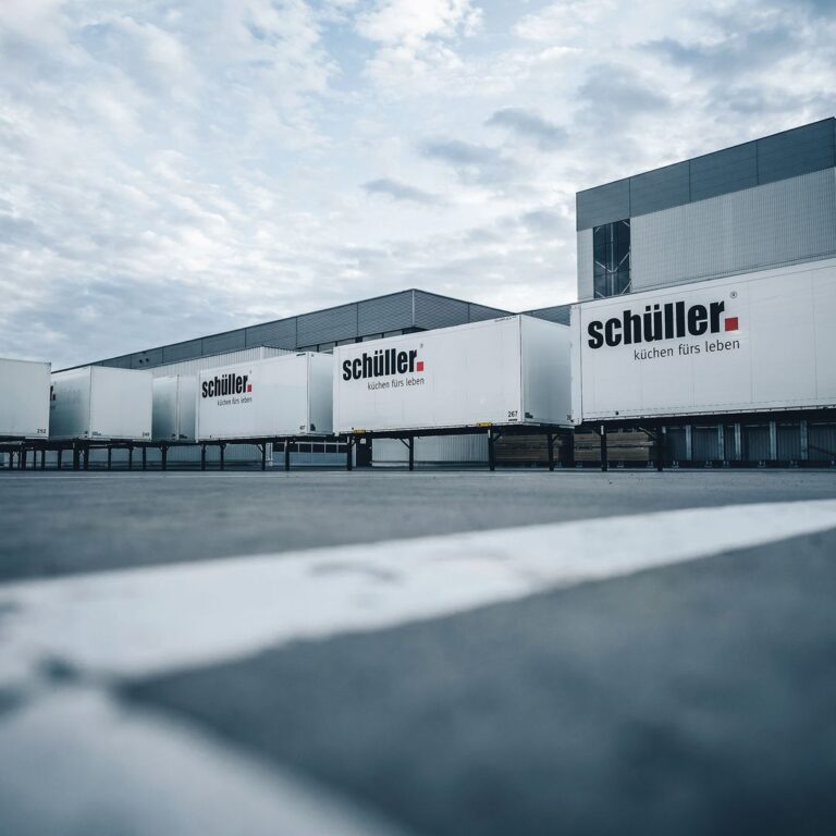 csm_Schueller_Unternehmen_LKW_Koffer_7ca346589c